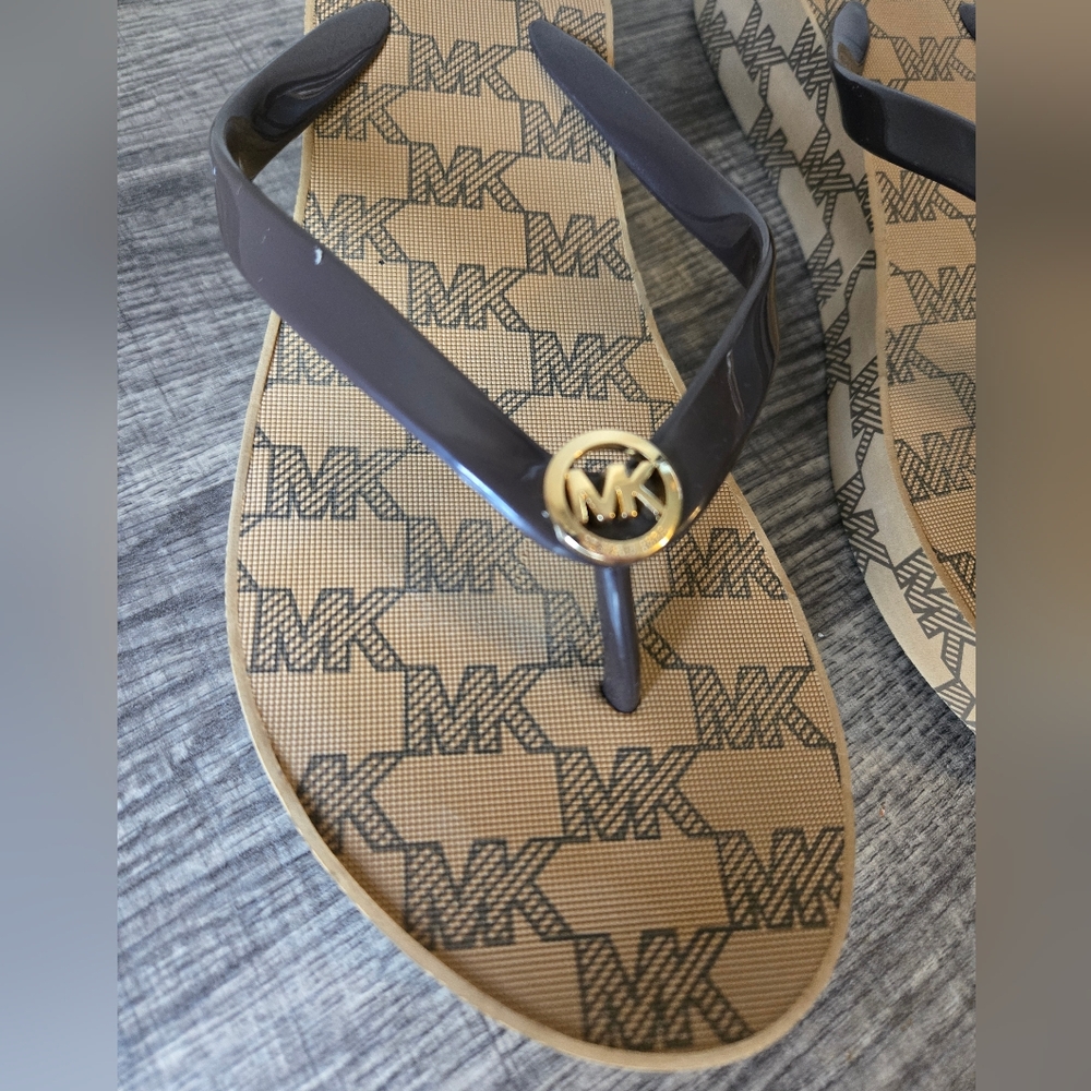 Michael Kors Signature Logo Brown Flip Flops, Women's Size 10 - Picture 4 of 12
